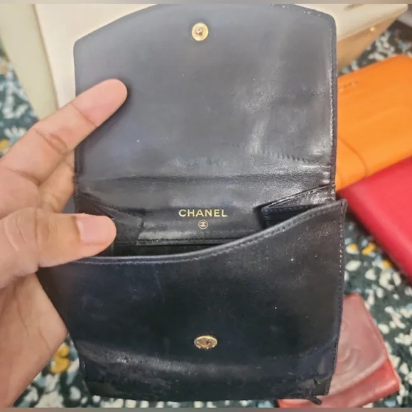 💜Authentic Chanel lambskin Logo wallet Black - Picture 3 of 3